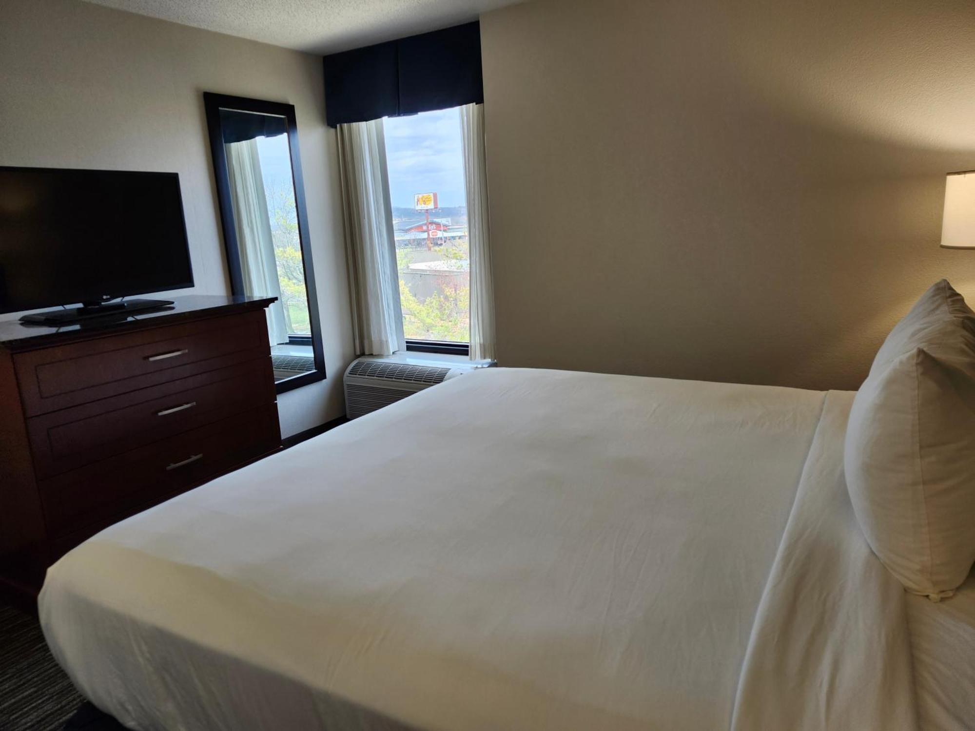 Heritage Inn & Suites St Louis Fenton, Trademark By Wyndham ภายนอก รูปภาพ