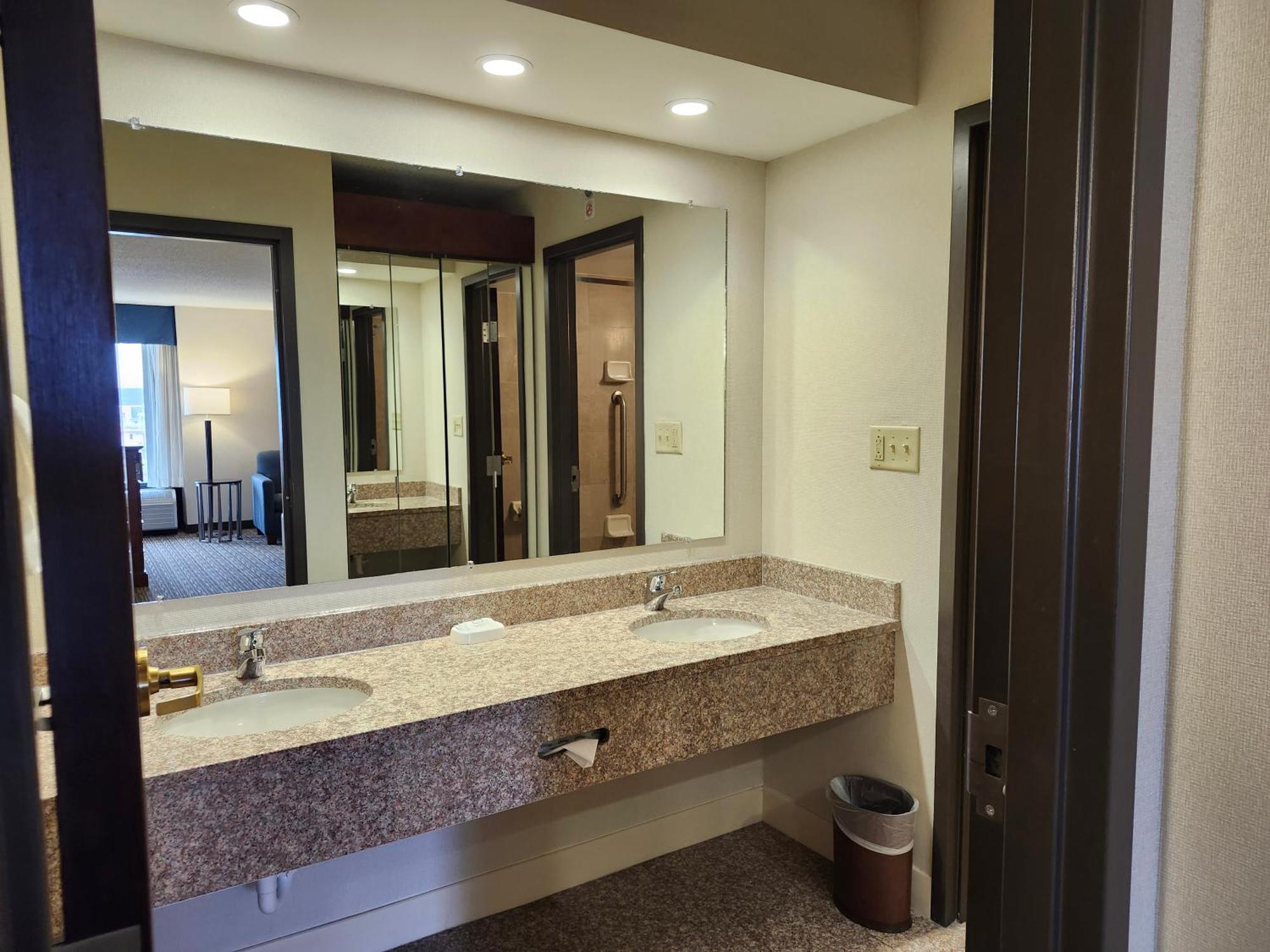 Heritage Inn & Suites St Louis Fenton, Trademark By Wyndham ภายนอก รูปภาพ
